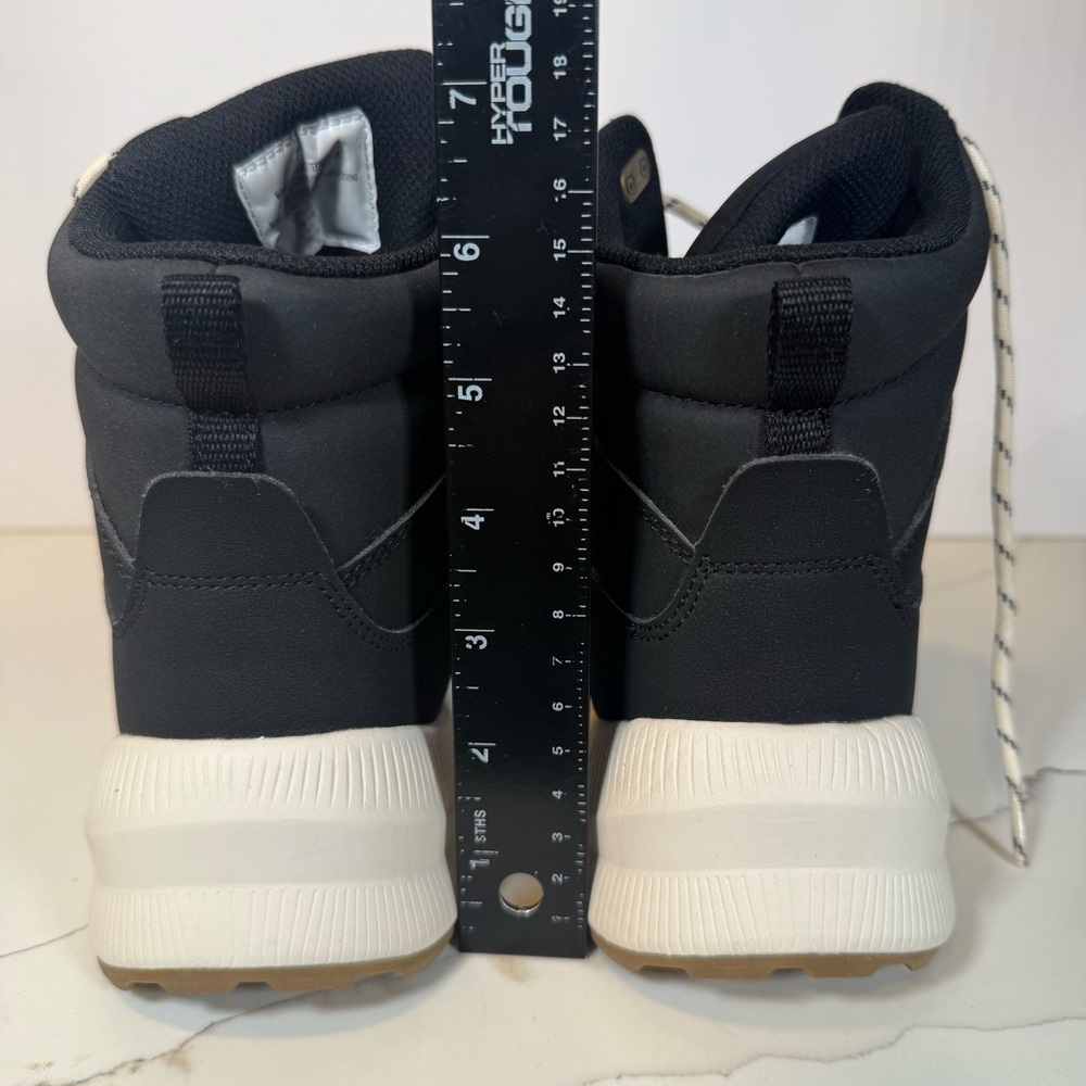 Universal Thread Black & White Snow Boots Women’s Size 7 NWT - Picture 5 of 11